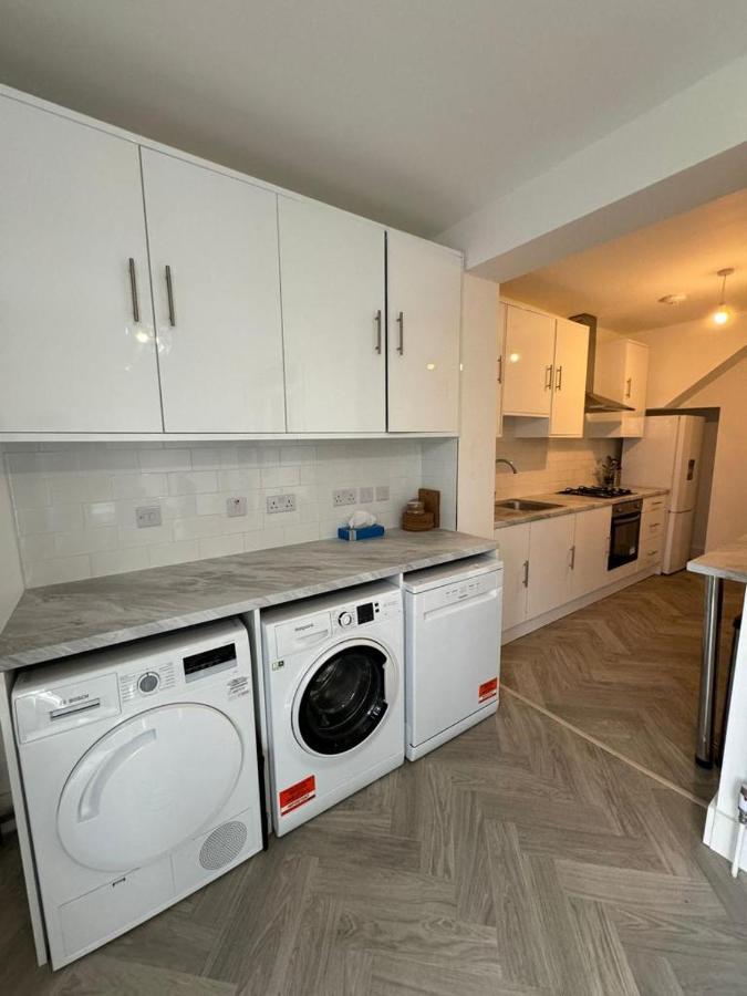 Smart Guest Rooms Fast Access To Central London Via Piccadilly Line New Southgate Exterior photo