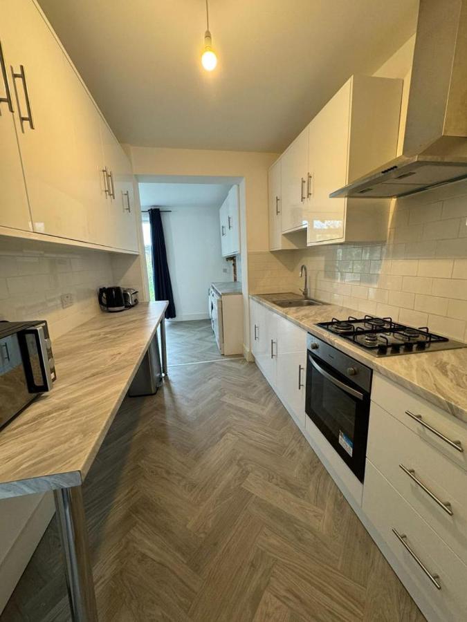 Smart Guest Rooms Fast Access To Central London Via Piccadilly Line New Southgate Exterior photo