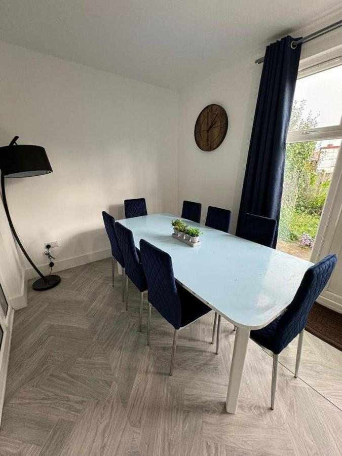 Smart Guest Rooms Fast Access To Central London Via Piccadilly Line New Southgate Exterior photo