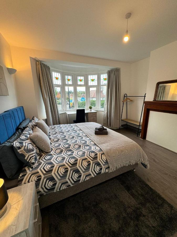 Smart Guest Rooms Fast Access To Central London Via Piccadilly Line New Southgate Exterior photo