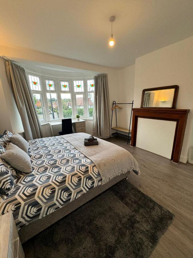 Smart Guest Rooms Fast Access To Central London Via Piccadilly Line New Southgate Exterior photo