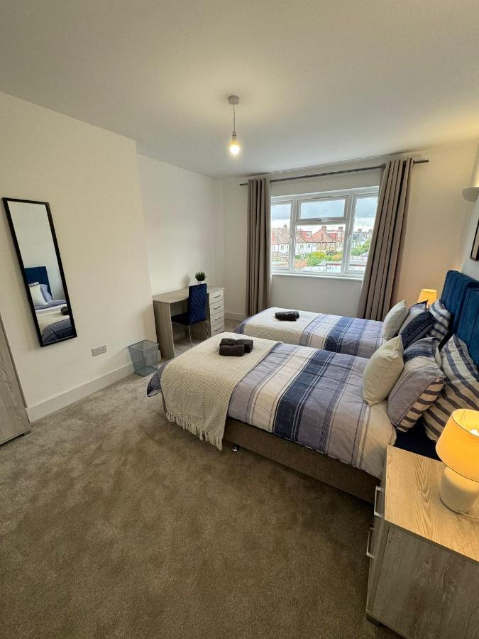 Smart Guest Rooms Fast Access To Central London Via Piccadilly Line New Southgate Exterior photo